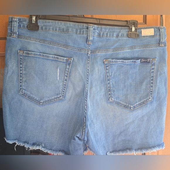 7 For All Mankind Frazzled Denim Shorts Size 16 Stretchy Fabric Distressed - Picture 3 of 7